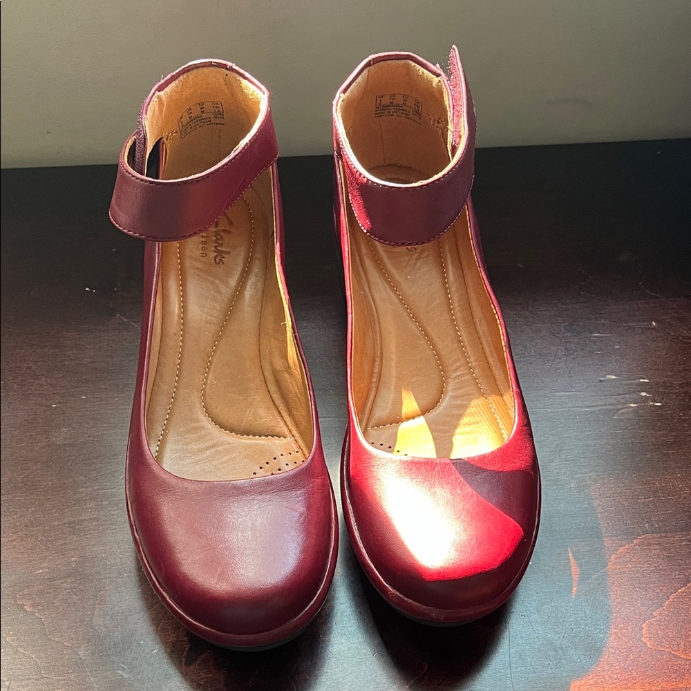 Red Clark wedge shoes size 7.5m in good condition